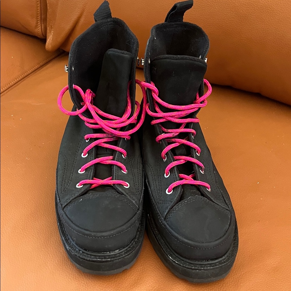 Converse Black Women's Nubuck Boots with Pink Laces